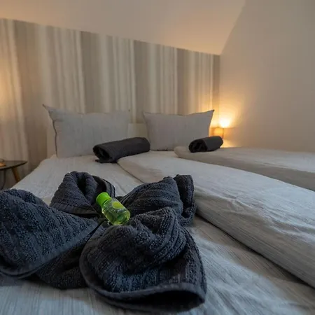 Gaestehaus Sulsdorf - Adults Only بيت ضيافة